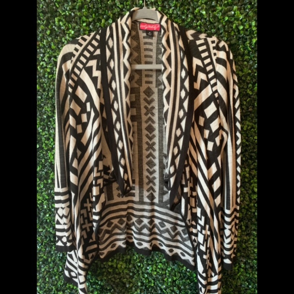 Black & White Sweater/Cardigan Size M